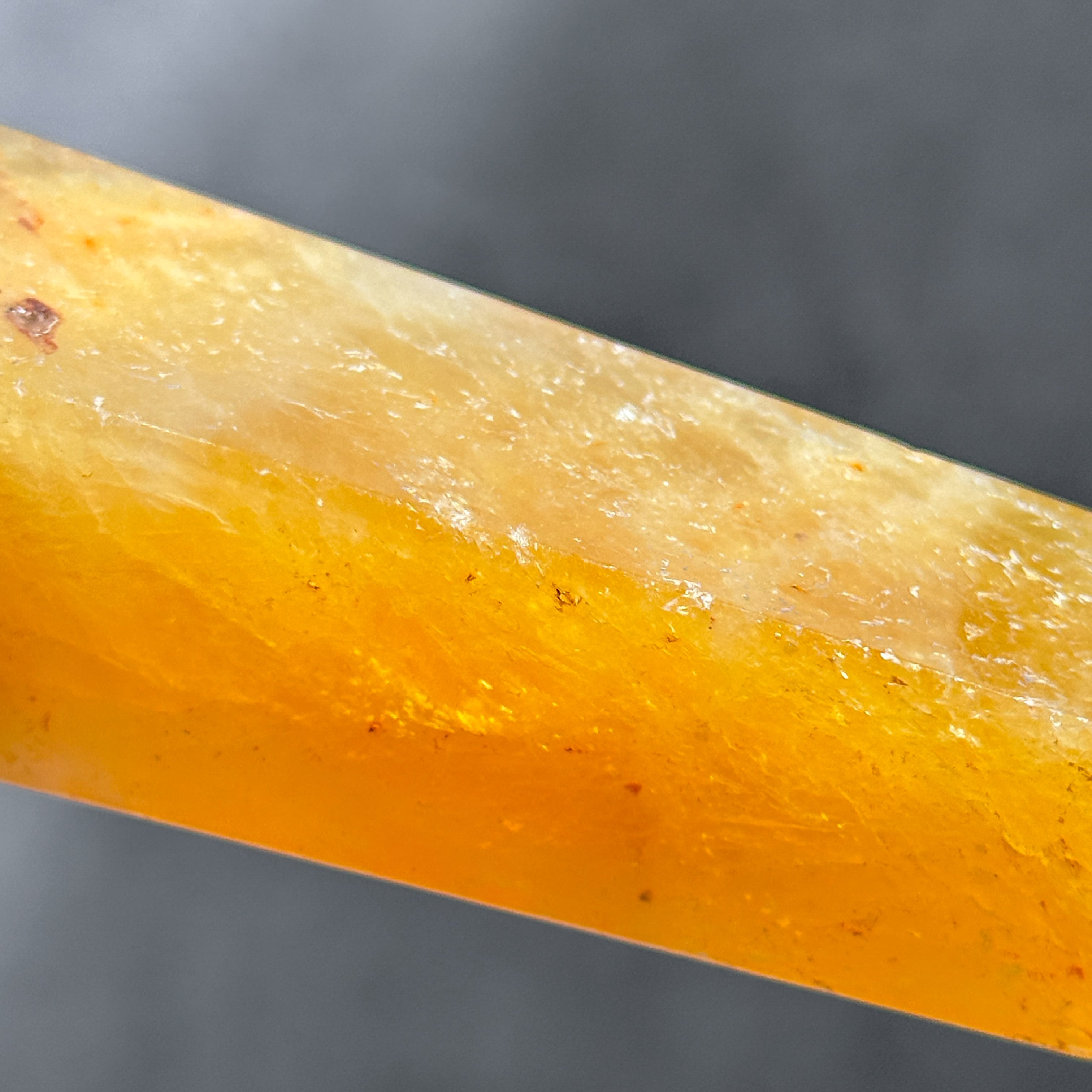 タワー型64◇ オレンジカルサイト カルサイト オレンジ 猫と蝶々 Orange ◇天然石・鉱物 Calcite 置物