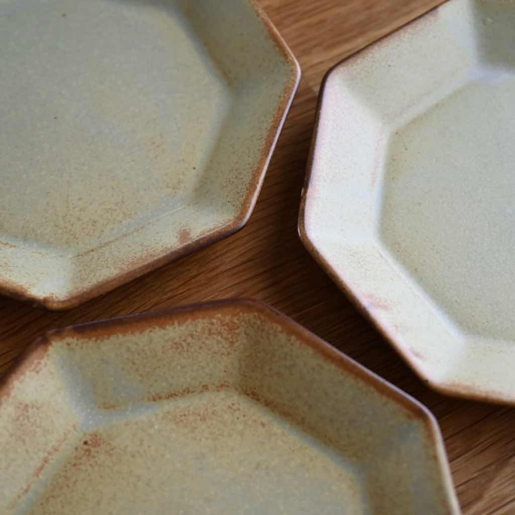 オクタゴンプレート オークル 14.7cm｜黄土色 八角皿 瀬戸焼 中皿 平皿