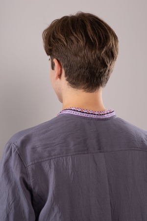 ウクライナ刺繍ヴィシヴァンカ（国章）クロスステッチ手刺繍　XLサイズ　メンズ