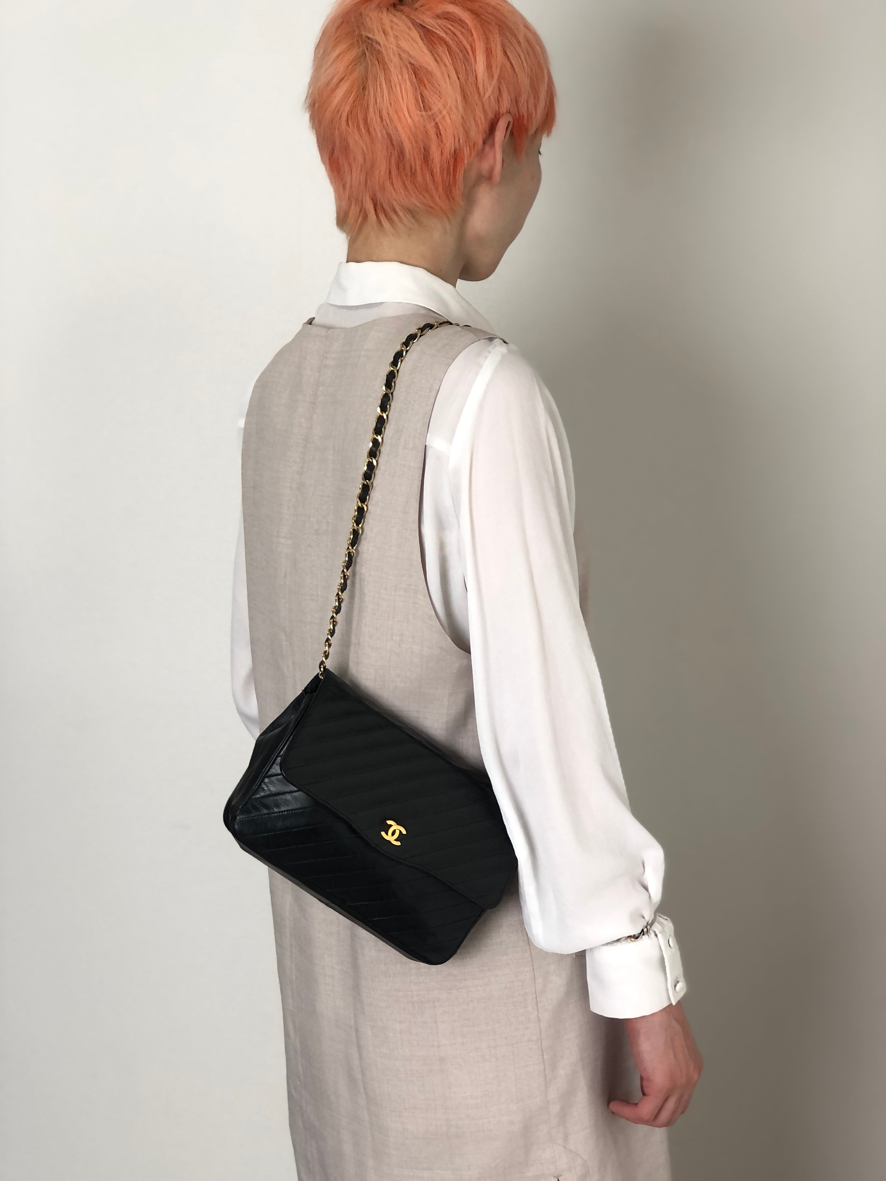 ヴィンテージCHANEL ブラック レザー ショルダーバッグ CHANEL シャネル ショルダーバッグ ブラック ココマーク レザー バイア