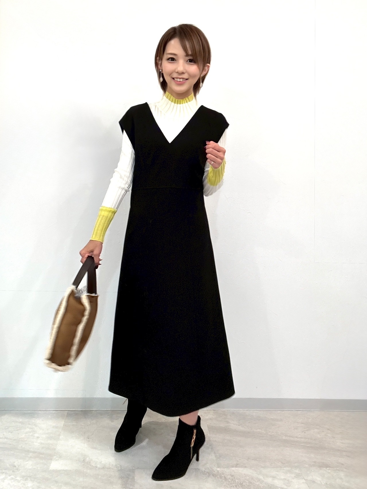 Vネックジャンパースカート