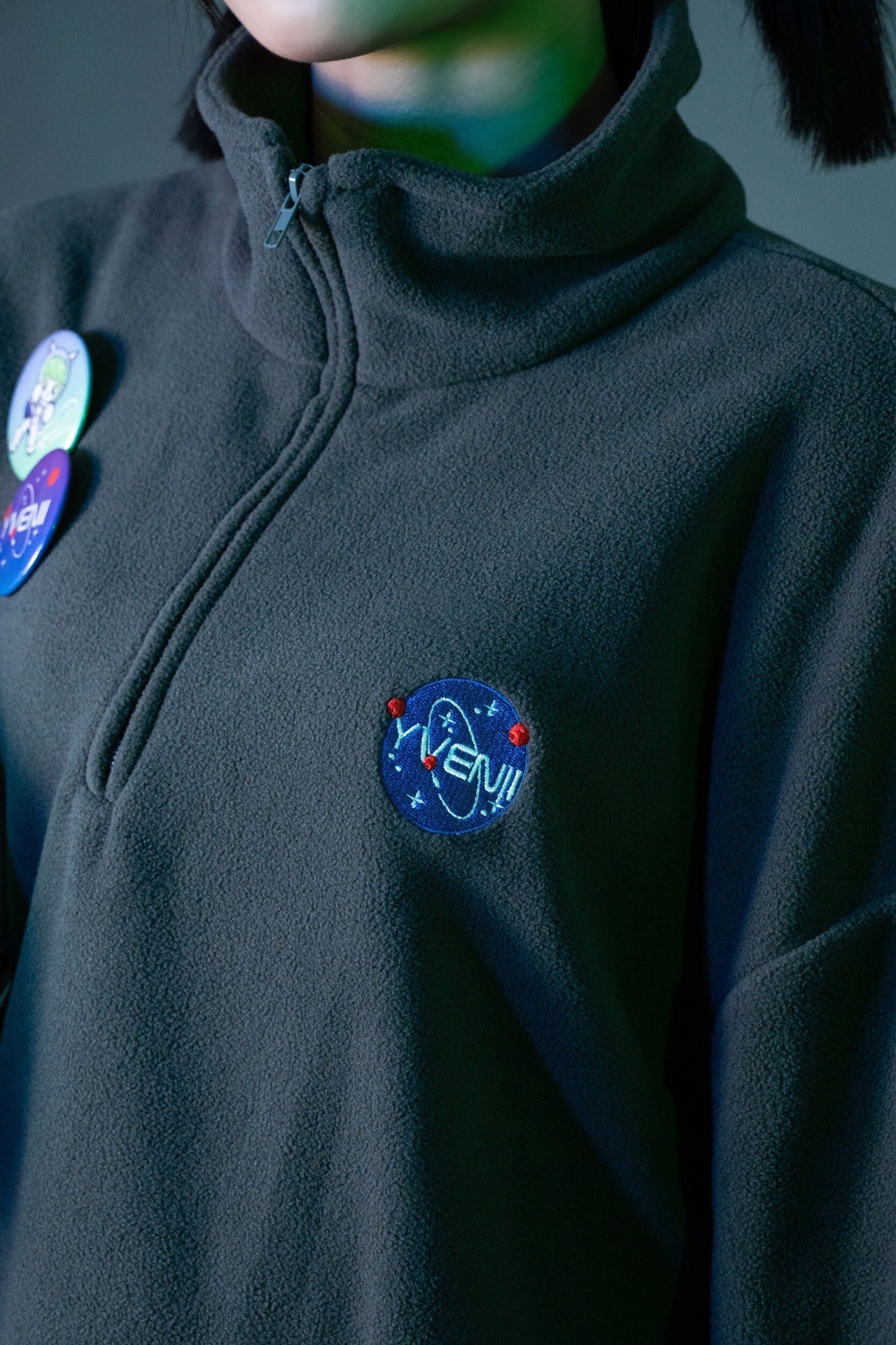 ∴ over the moon Half zip / black