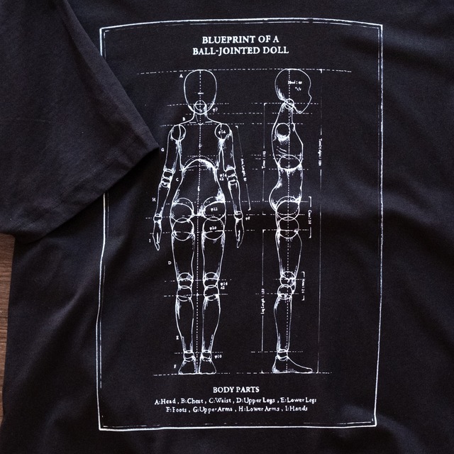 Tシャツ: 「Blueprint of a ball-jointed doll」黒