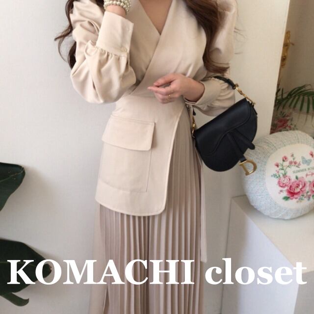 【送料無料】 プリーツワンピース ラップタイプ バックル付き アシンメトリー 個性的 おしゃれ 黒 韓国 レディース オルチャン ロングスカート セレモニーワンピース フォーマル ピアノ発表会 同窓会 パフ袖 パフスリーブ ロングプリーツ Vネック 上品 エレガント きれいめ クール かっこいい 二次会 謝恩会 披露宴 演奏会 パーティー 大人女子 体型カバー 女性らしい お呼ばれ 食事会 袖あり 二の腕カバー ハイウエスト ふんわり袖 スタイルアップワンピース 着痩せ セクシー 女性らしい