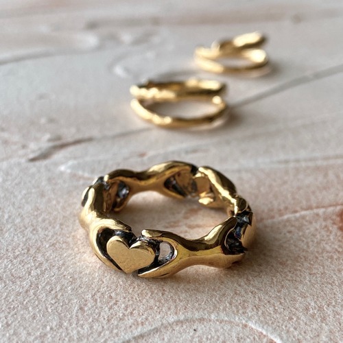 真鍮製ハートを抱く手のリング・エタニティータイプ（真鍮製品終了のため５０％OFF）