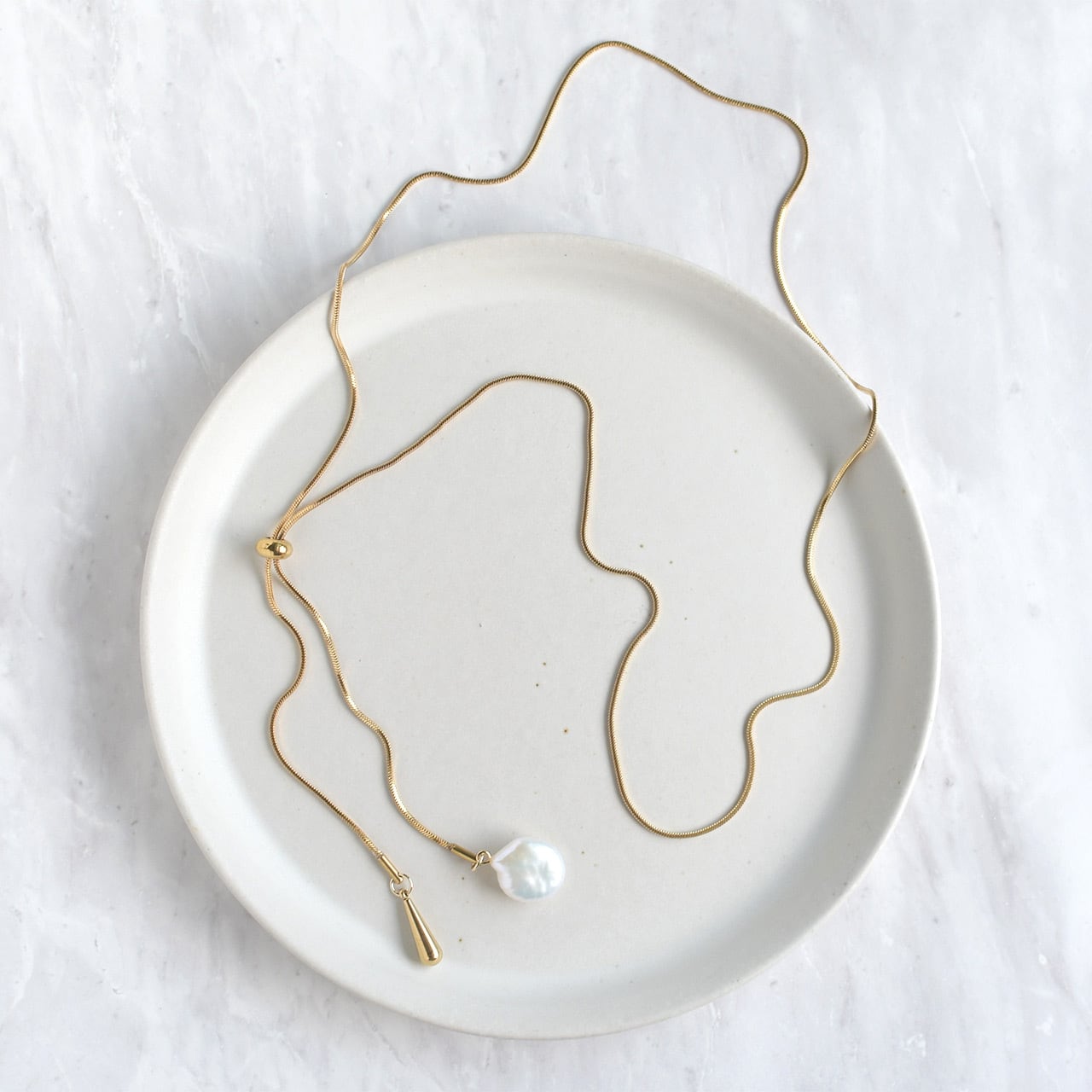 バロックとシズク スネークチェーン ラリエット ネックレス / サージカルステンレス製 淡水パール pe-107