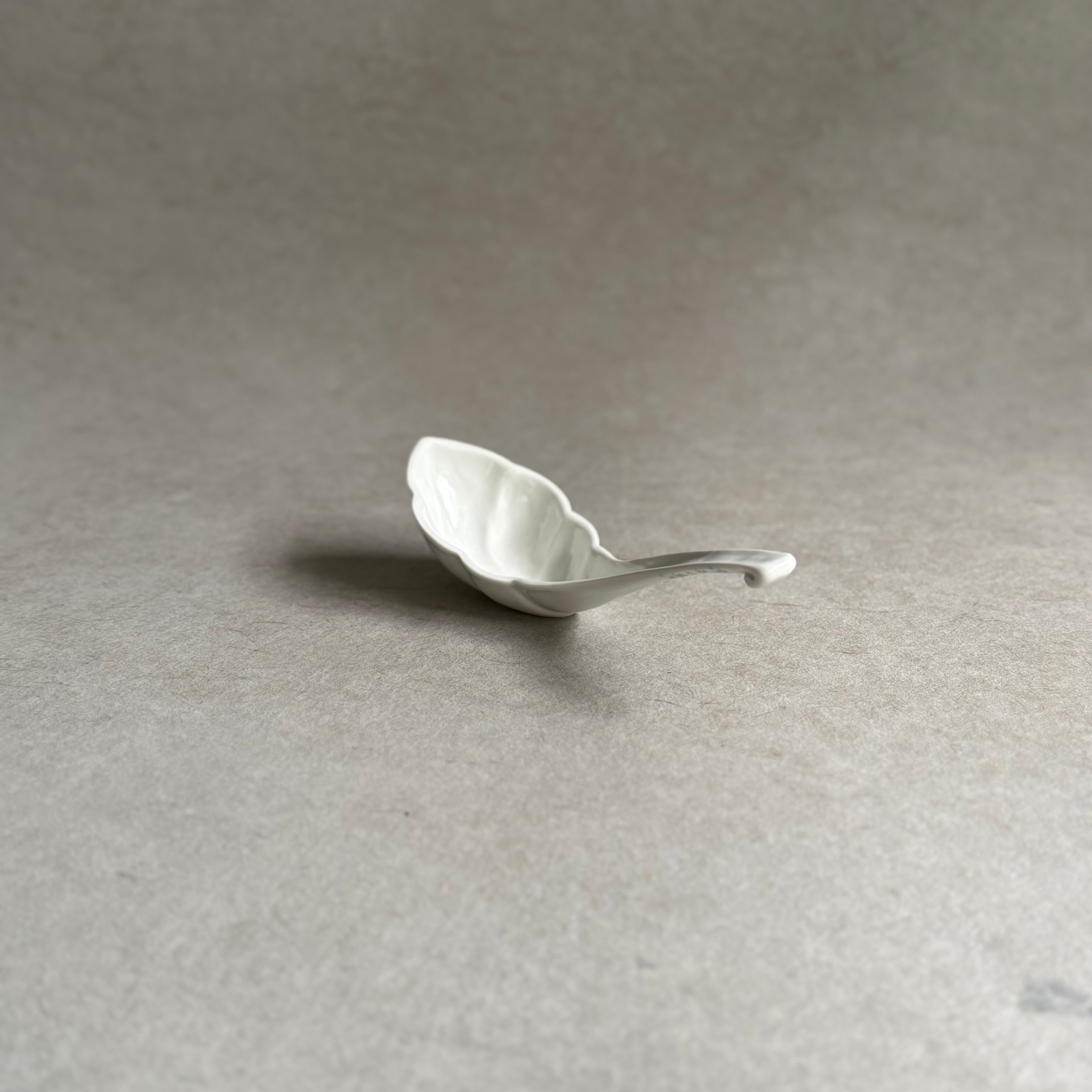 豊増一雄 白瓷散蓮華（中）蓮 | gallery 一白