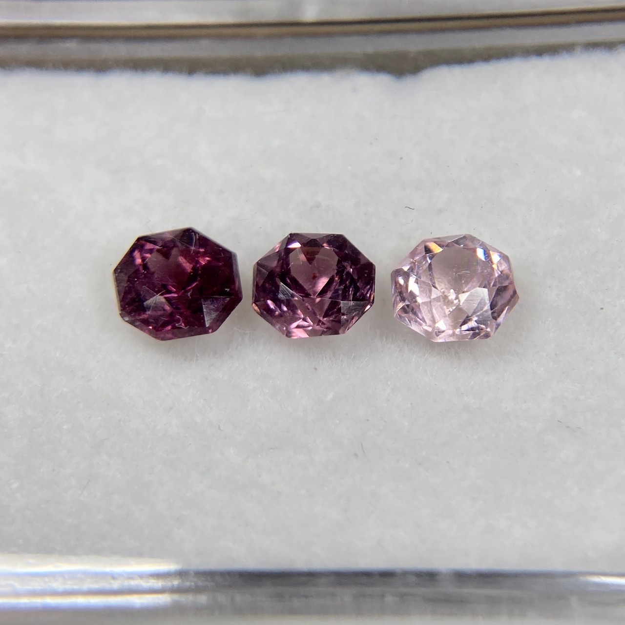 お花みたいなスピネル 訳あってお買い得 約4.4mm 3点セット 39