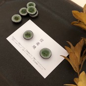 【信楽焼】鶯〜うぐいす〜　深翠 ピアス　エメラルド　陶器　伝統工芸　サージカルステンレス316L　樹脂　ノンホールピアス　イヤリング　シンプル　＊秋冬コーデ＊　お呼ばれ　フォーマル　まる　ダークグリーン　濃茶　おすすめ　人気　ハンドメイド　アクセサリー