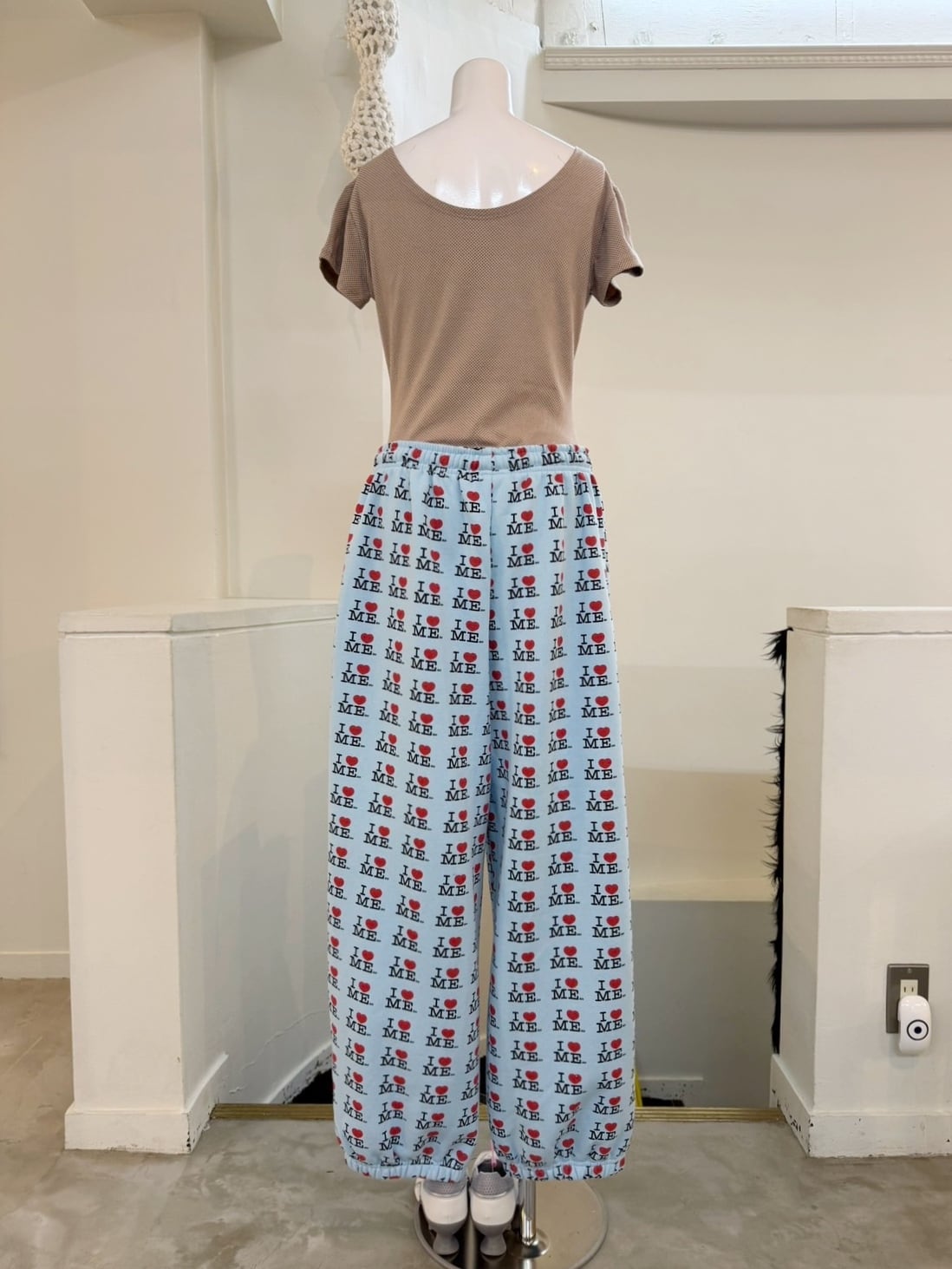 ASHLEY WILLIAMS I ♥︎ ME 水色　カジュアルパンツ Ashley WILLIAMS I♡ME joggers / blue | itimi