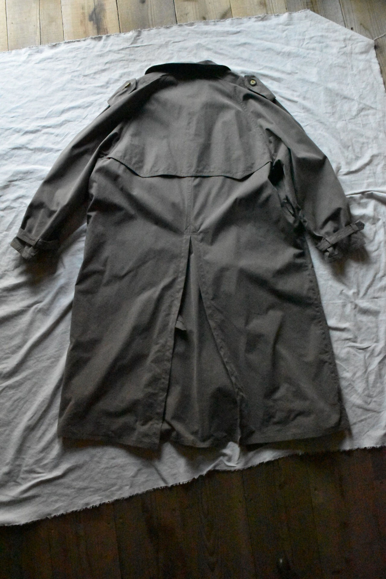 "HUGO BOSS" 1980s Dark blown trench coat