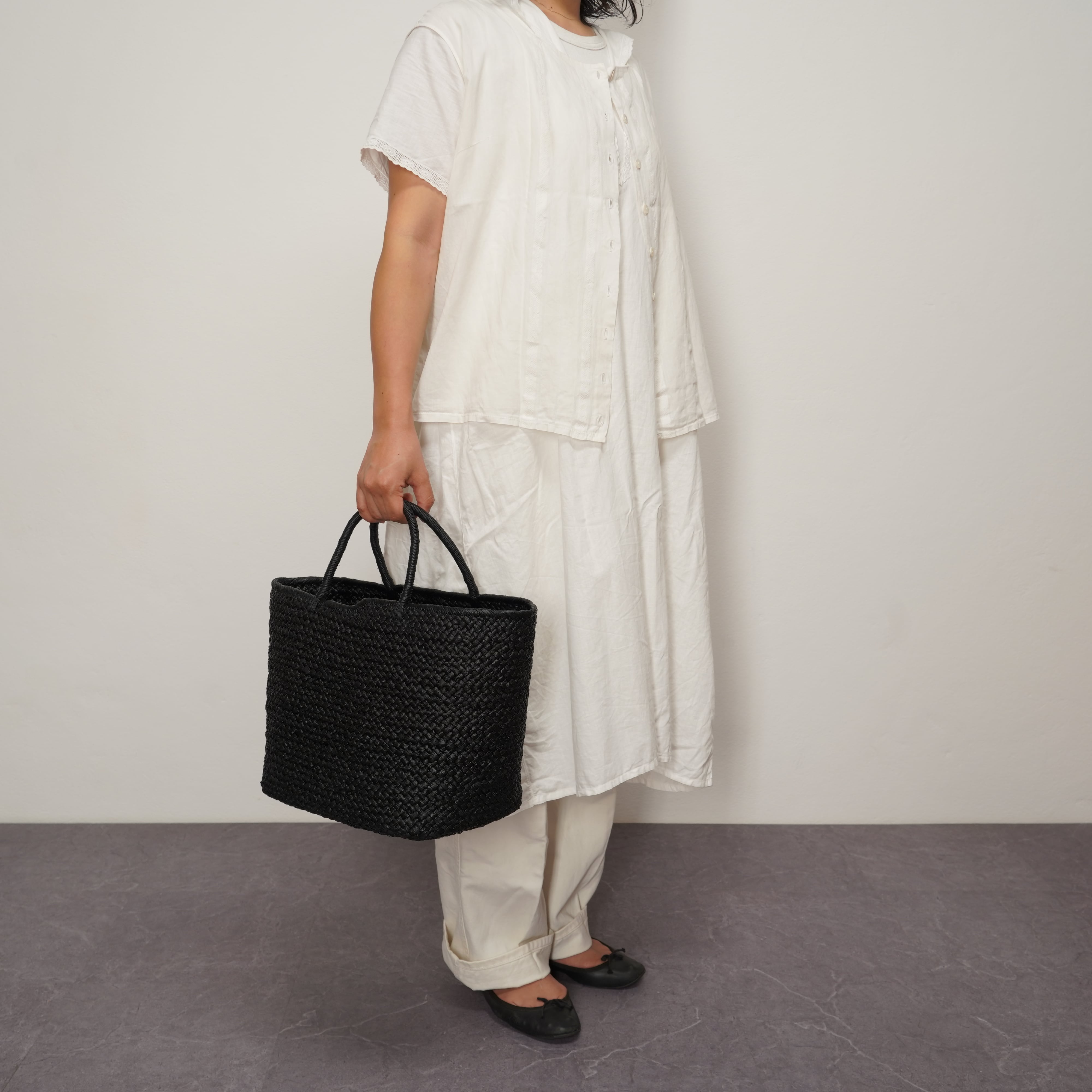 Marche Bag (M) - Black | AMPIANA