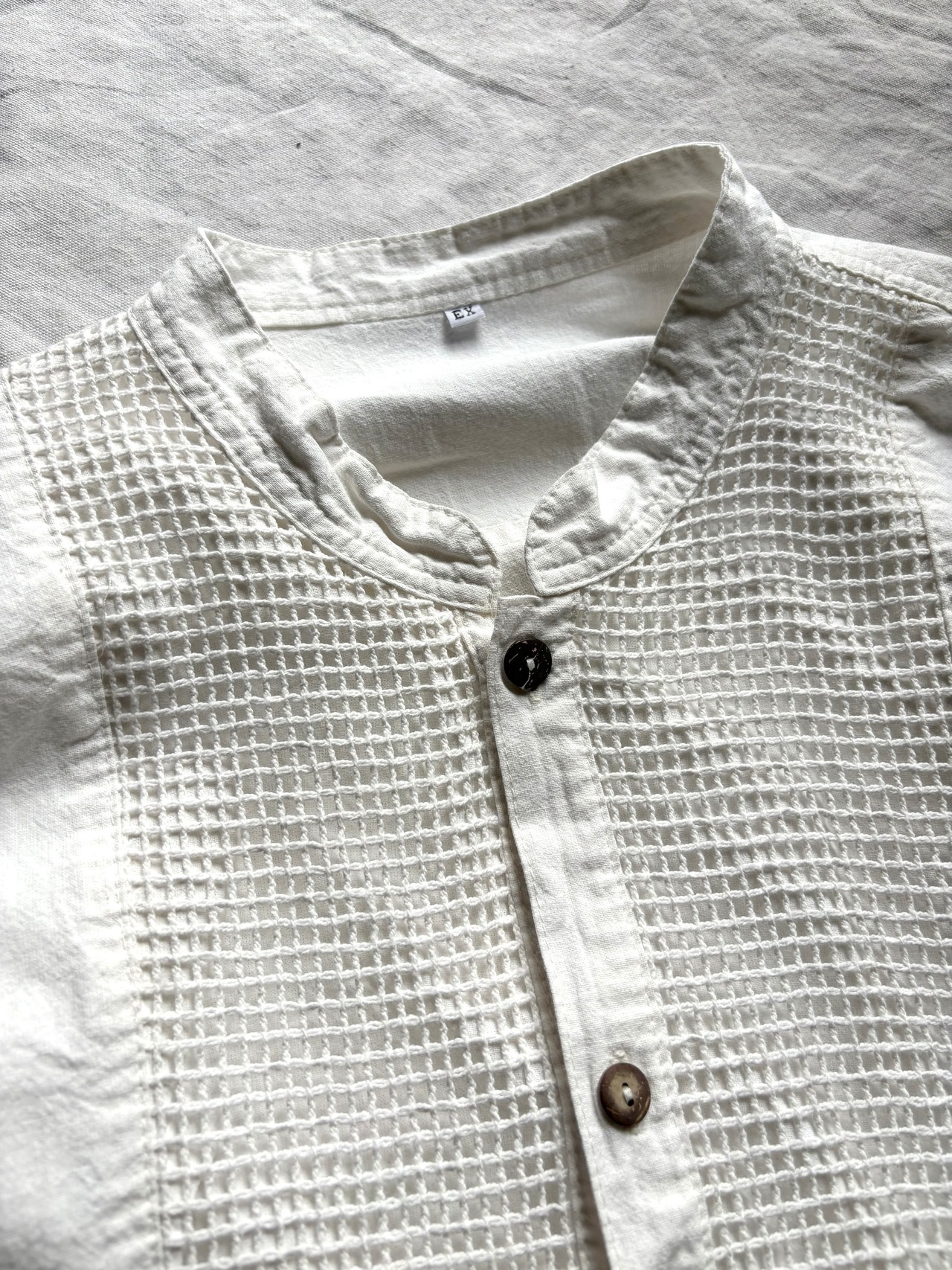 Mesh switching white S/S shirt