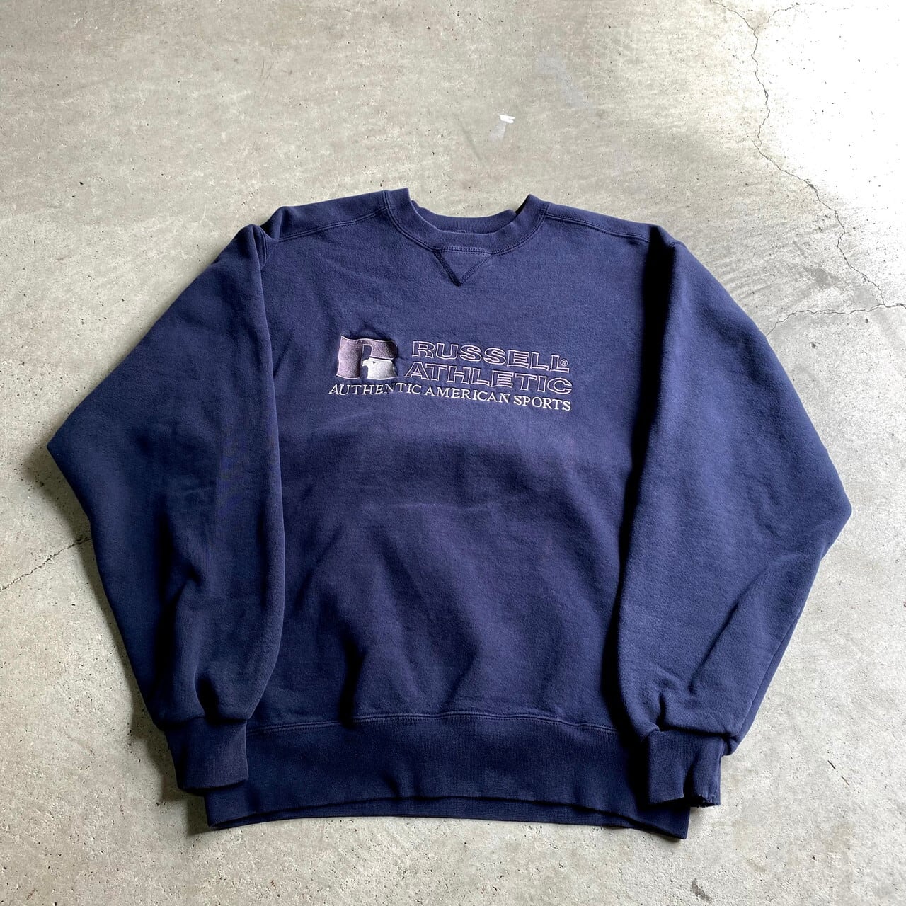 USA製 90年代 RUSSELL ATHLETIC ラッセル アスレチックス フロント ロゴ刺繍 スウェット メンズL 古着 ガゼット トレーナー  ビンテージ 90S ネイビー 紺色 【スウェット】【SWE30】【CS2211-40】【CS2212-30】 | cave