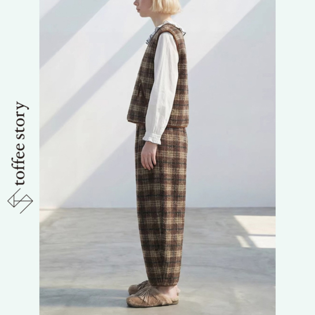 茶棕チェックで描く、やわらかな立体感バルーンパンツ《i0839》
