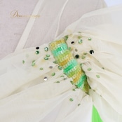 社交ダンス 衣装 スタンダードドレス ドレス ワンピース 白 黄緑 フロート レース パーティ 発表会 パーティドレス 蛍光 ファー 羽 明るい Sanline サンリーヌ ホワイト系 グリーン系 羽根付き おしゃれ 可愛い 女性 ダンス衣装 舞台衣装 パフォーマンス衣装 目立つ 明るい色 明るいデザイン