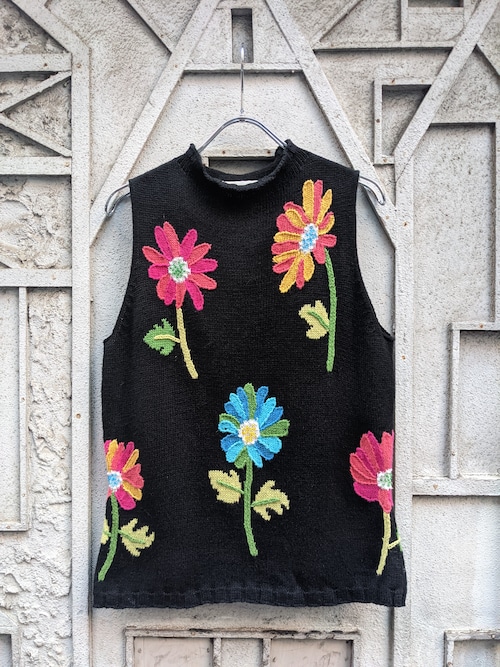 "FLOWER" knit vest