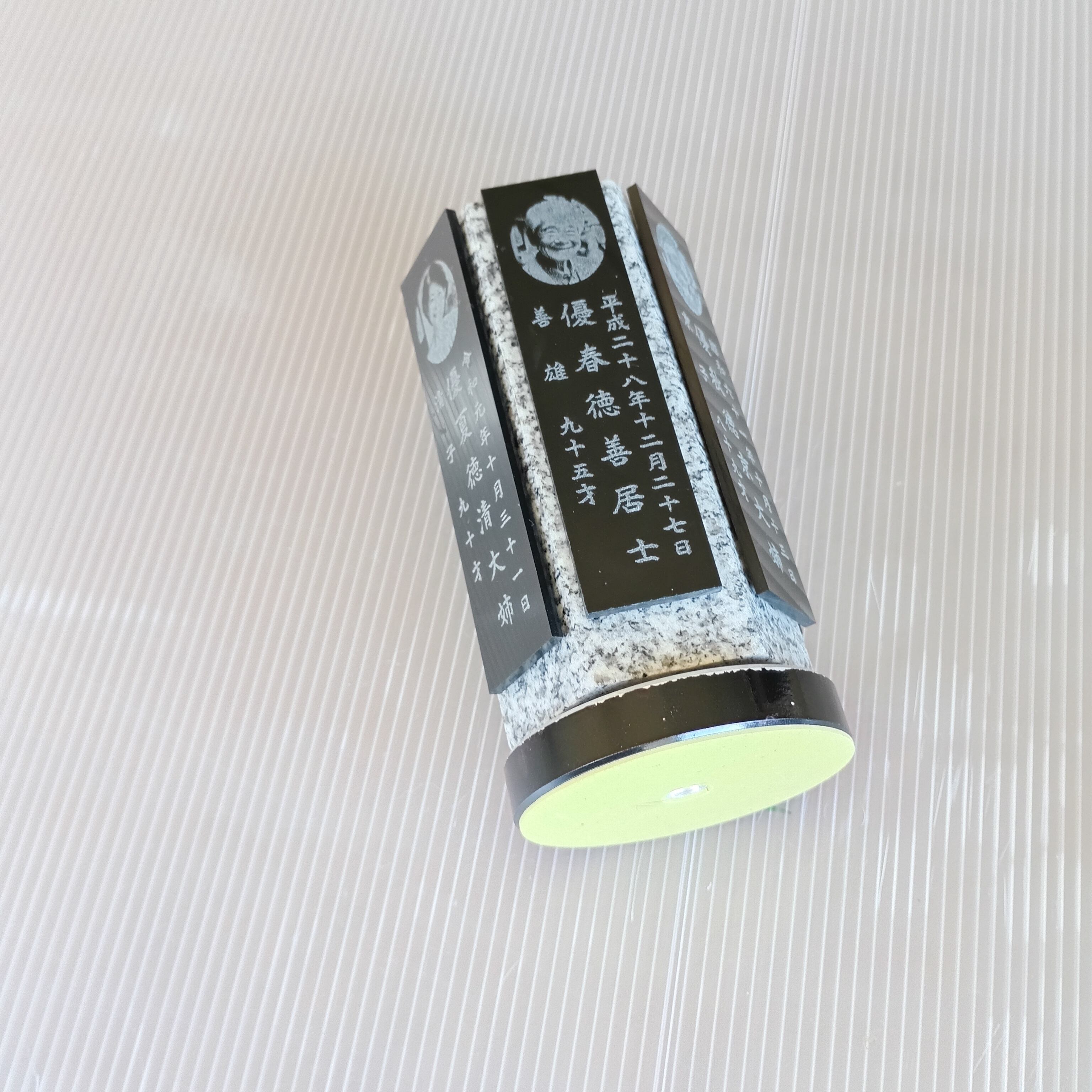 回転位牌　６人用悠想天回　6R60A白　４名様分