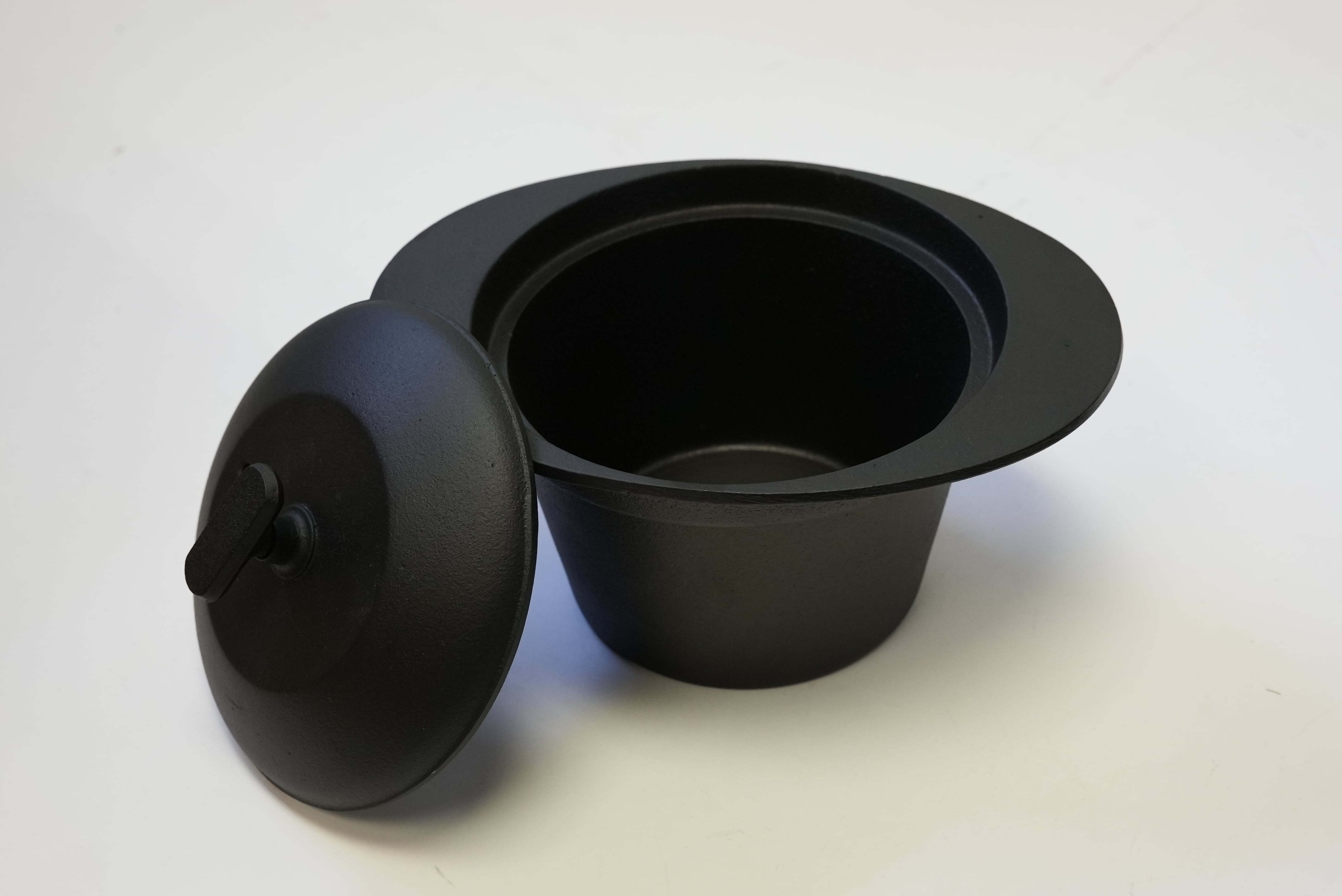 受注生産品)南部鉄器 鉄鍋 LABO 0.7L | 1848年創業 南部鉄器工房及富