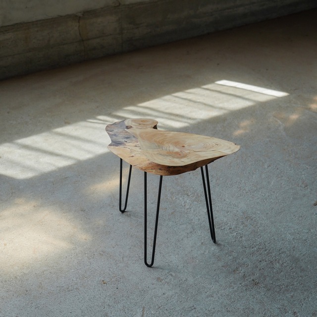 桧の輪切り一枚板 サイドテーブル （高さ・カラー変更無料）