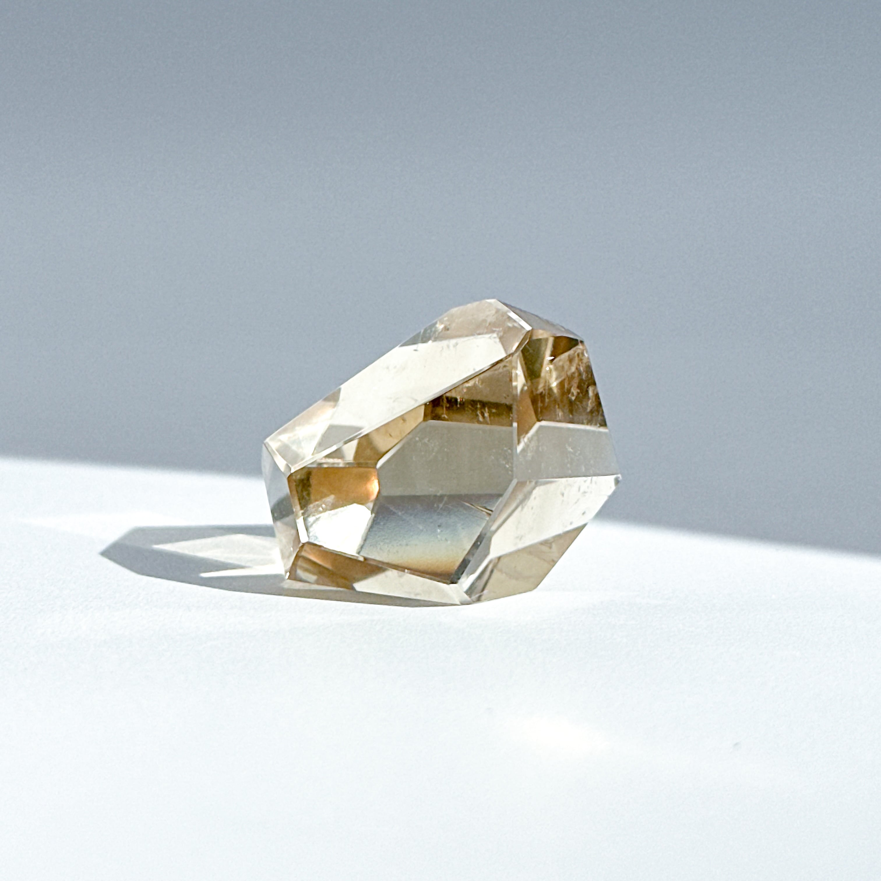 ファントムスモーキーシトリン ポイント型置物木製台座付き 楽天市場