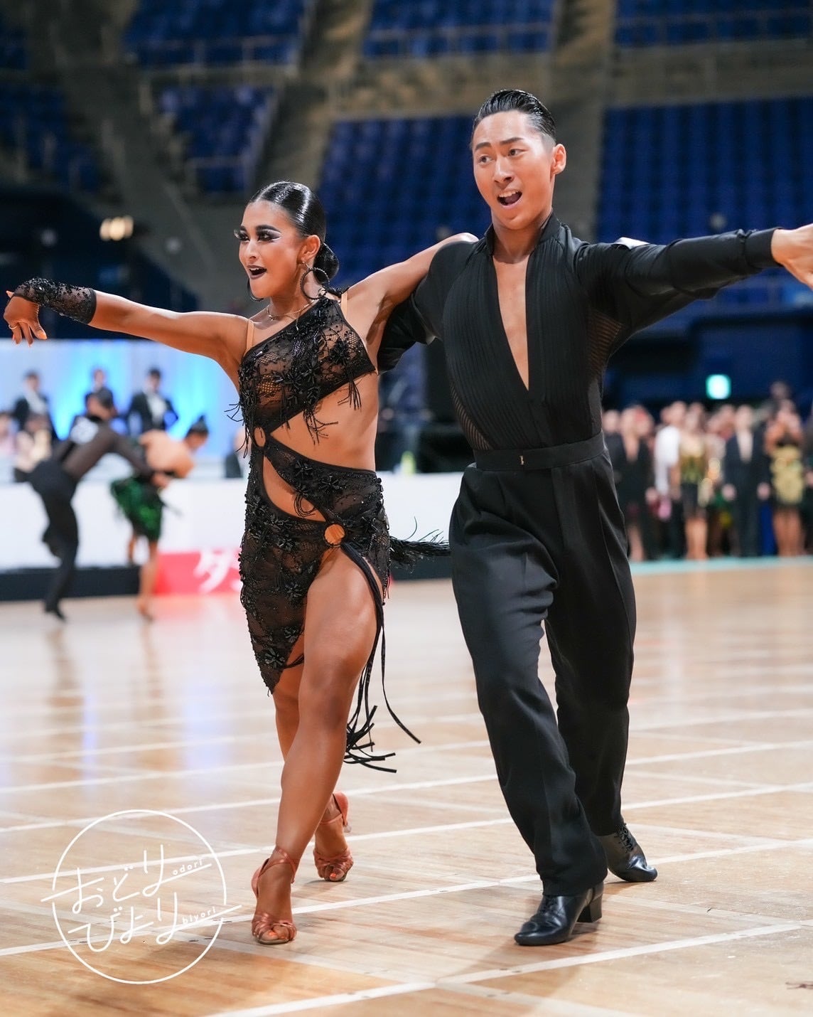 既製ドレス | 社交ダンスウェアSTUNNINGDANCEWEAR