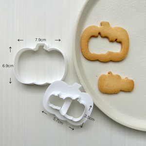 くり抜きかぼちゃ　シャカシャカクッキー