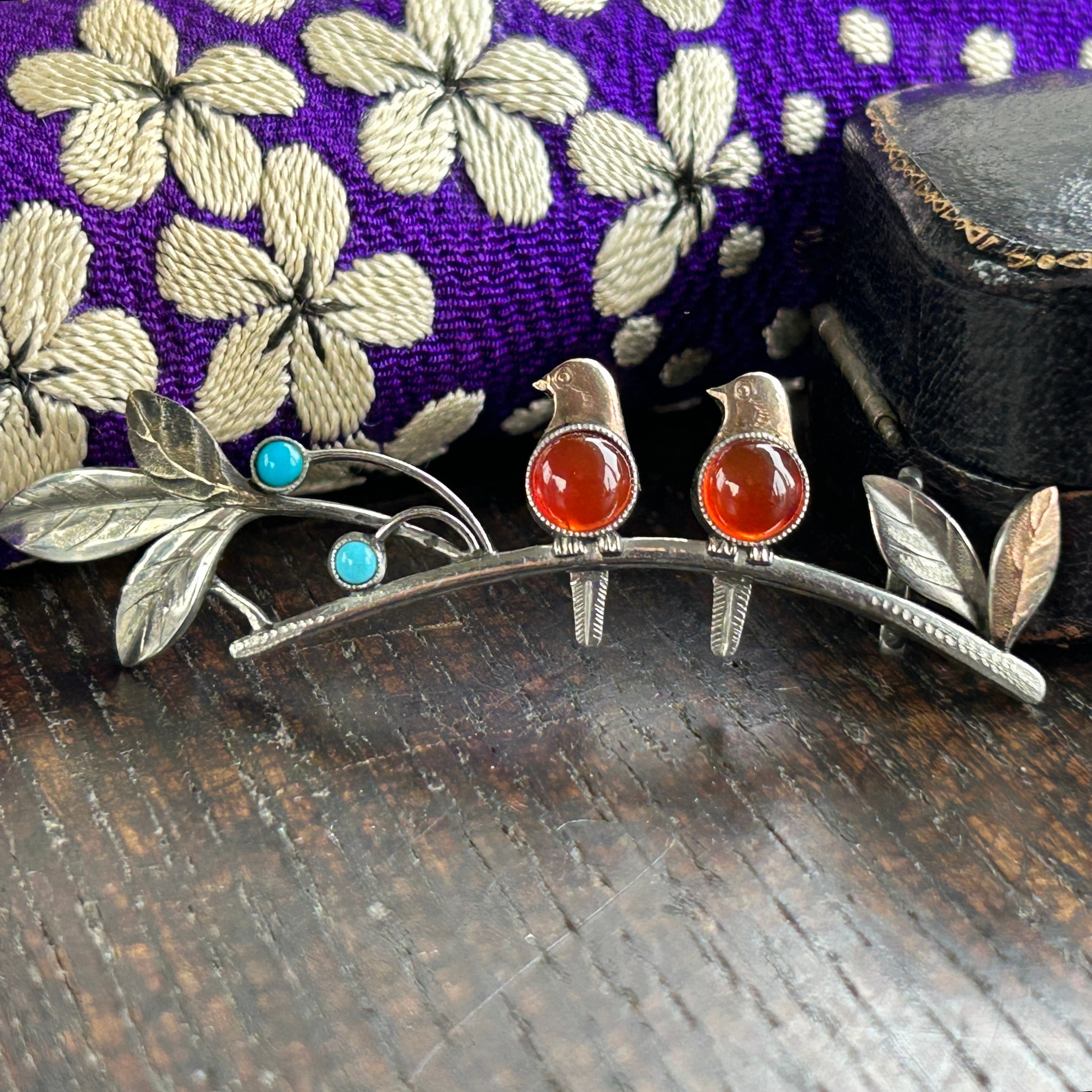 アンティーク　大正から昭和初期　合金製　小枝に鳥の帯留め