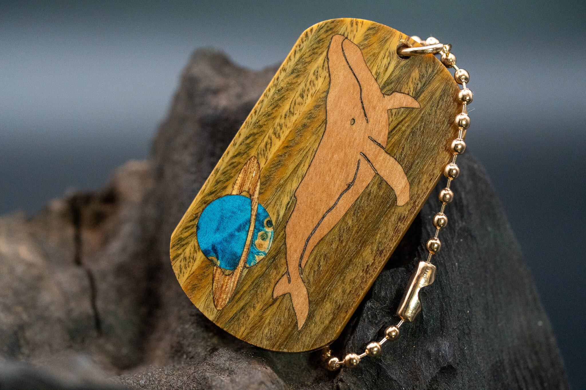 【翡翠の木】 パロサント ドッグタグ 象嵌 勇魚と惑星