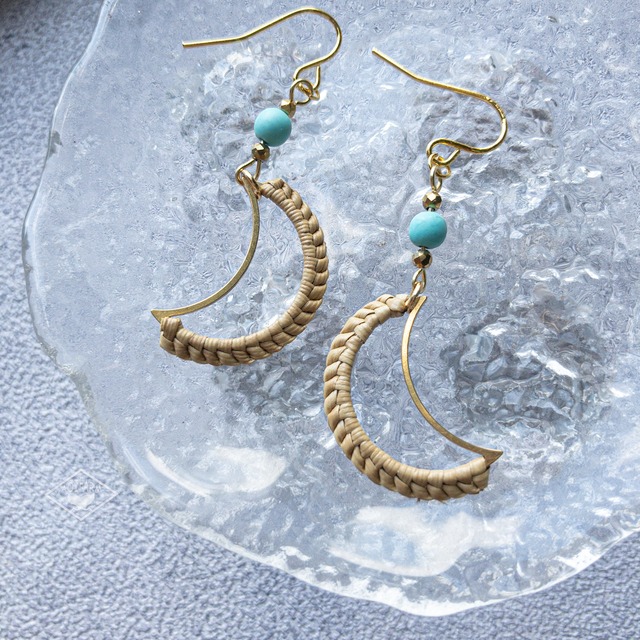 三日月×ターコイズのピアス