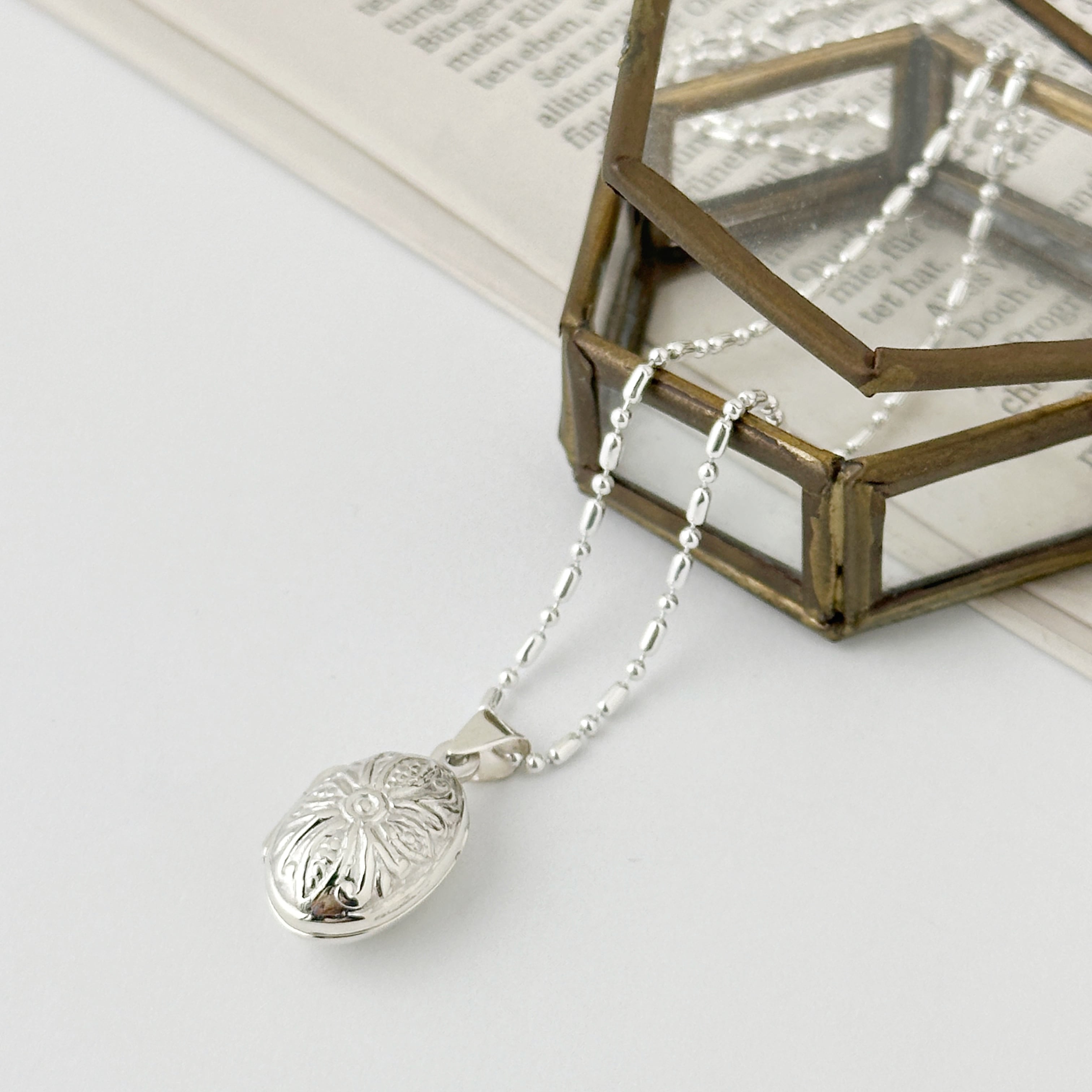 アーモンド型 フラワー ロケット ペンダント （チェーンオプション