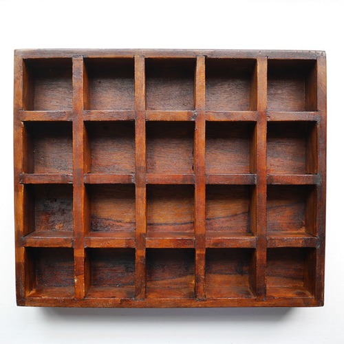 小物アクセサリー什器・シーシャムウッドトレー （外寸29×24×4ｃｍ・小分け部分4.7×4.7ｃｍ）