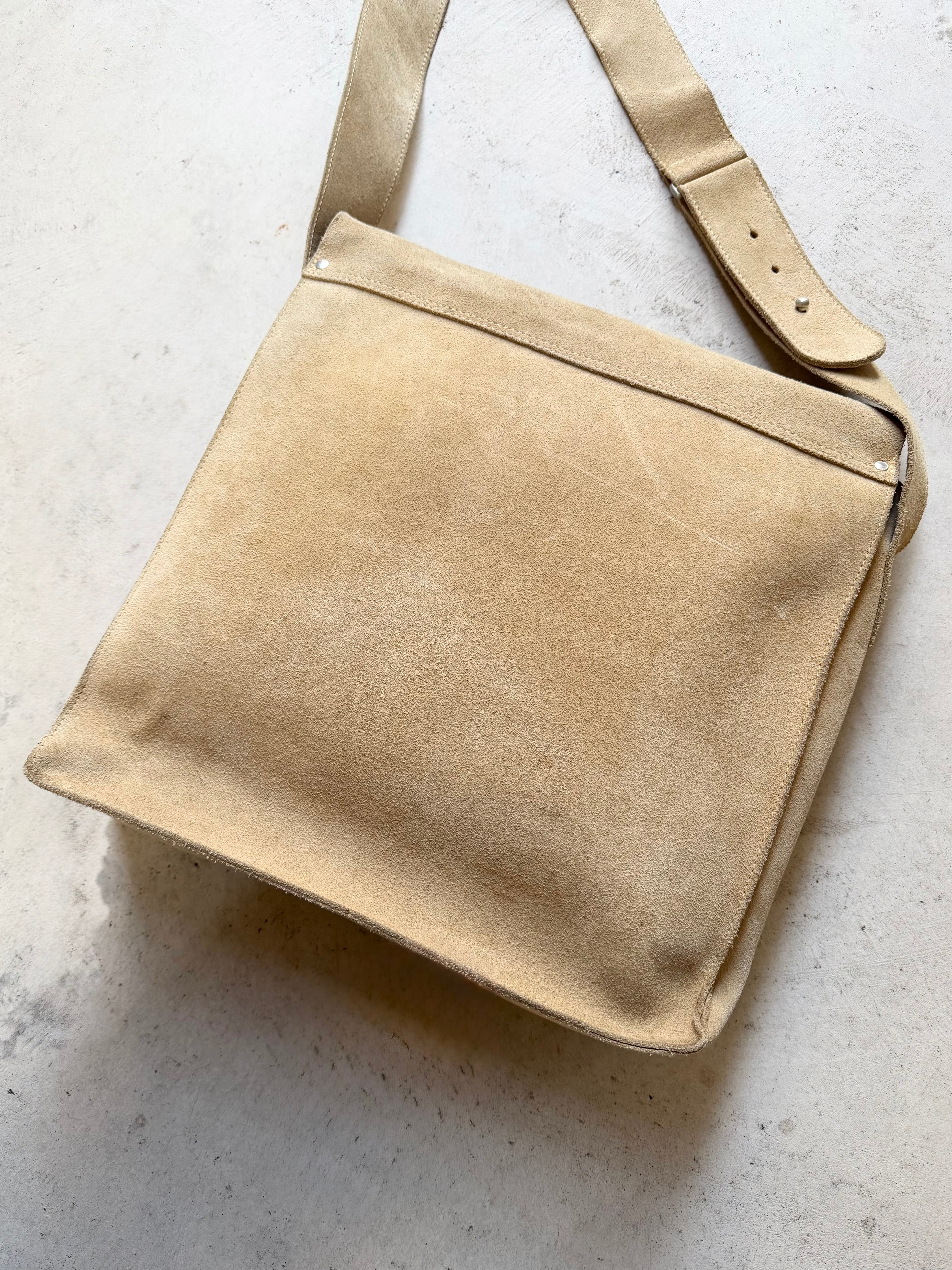 90s A.P.C. beige suede leather shoulder record bag | JESUS ARTOIS