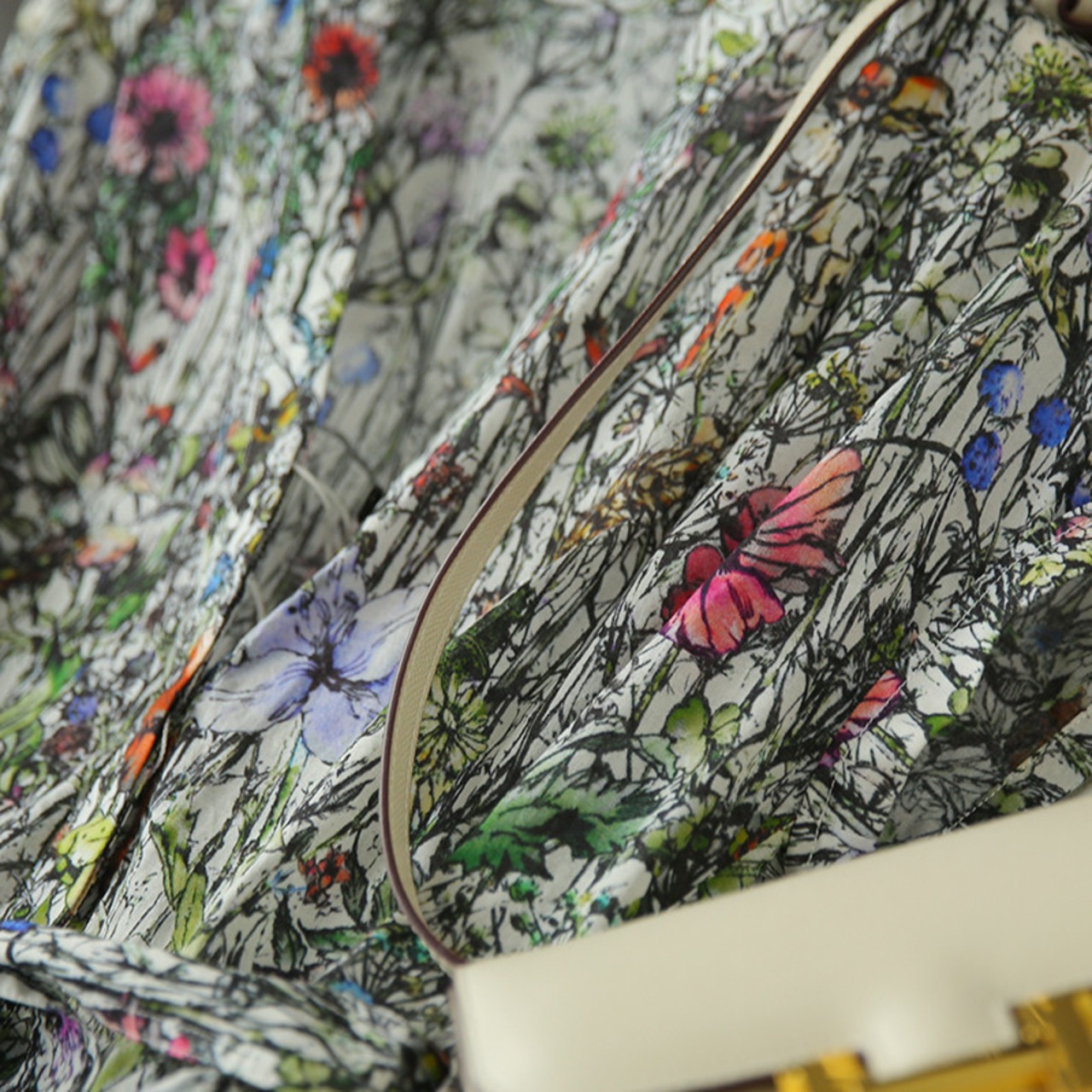 花柄Vネックミドル丈ワンピース W00170