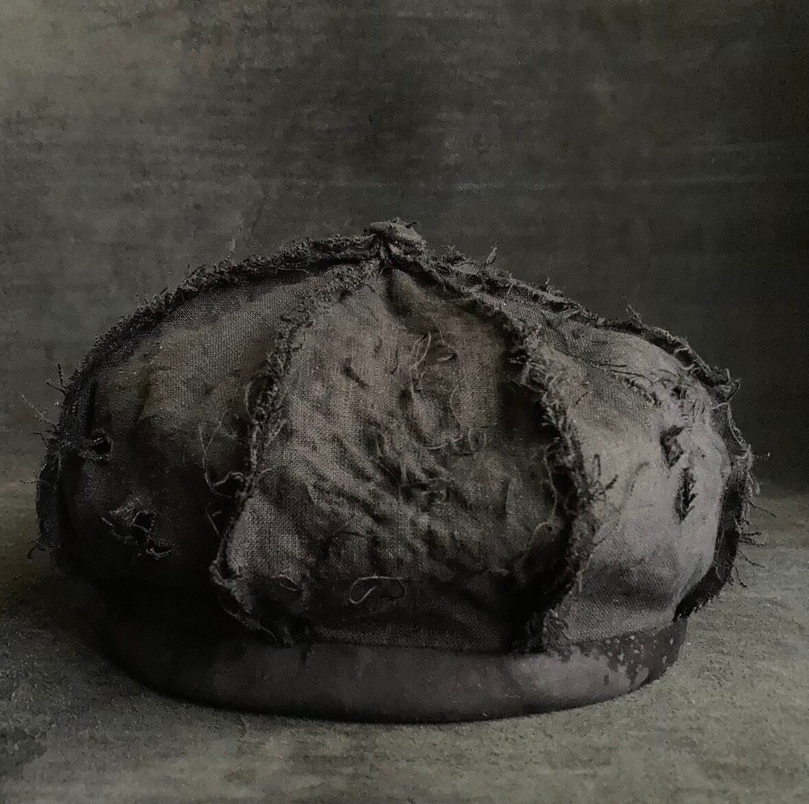 TRIANGLES HAT | Black linen stitching beret