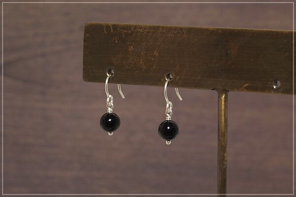 オニキス6ミリ玉ピアス(イヤリング)