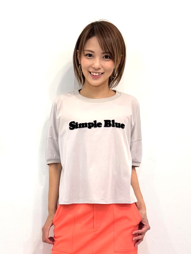 ロゴ入りTシャツ