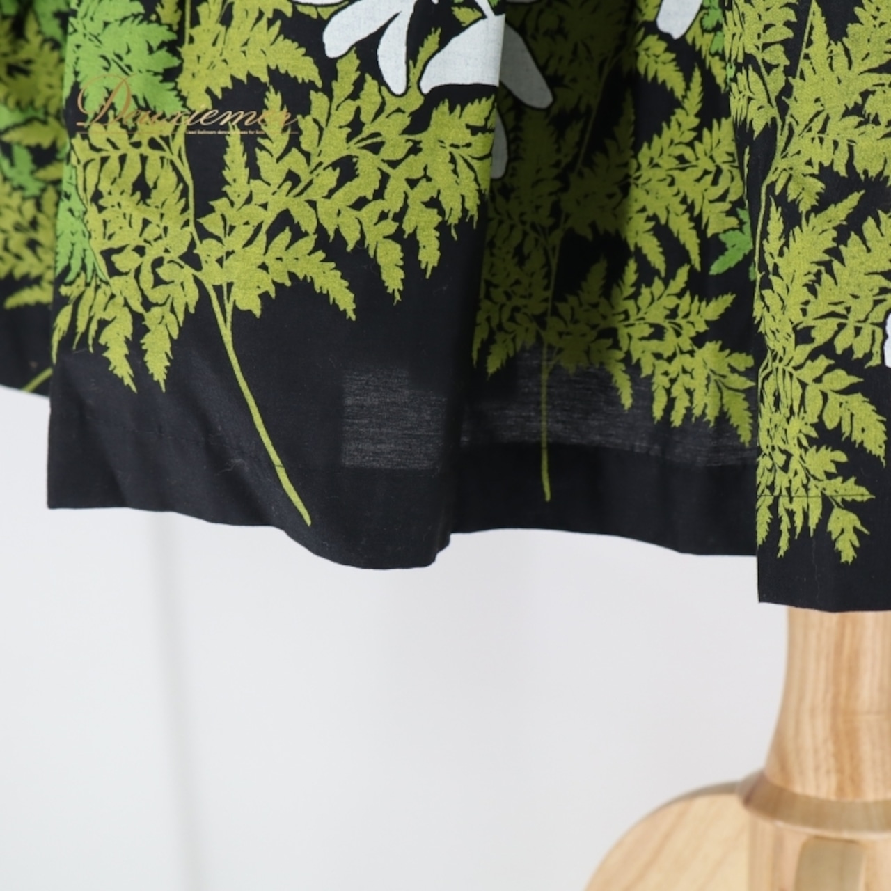 フラダンス 衣装 パウスカート ブラック系 MMJ 日本製 ティアレ柄 ハワイアンプリント柄 アロハ フラ ダンス レッスン 練習 シングル スカート かわいい おしゃれ 上品 大人っぽい ホワイト系 ブラウン系 グリーン系 黒 白 茶 緑 黄緑 アロハシャツ フラダンス用衣装 春夏用 レディース カジュアルスタイル 植物柄 ハワイアンスタイル おしゃれカジュアル