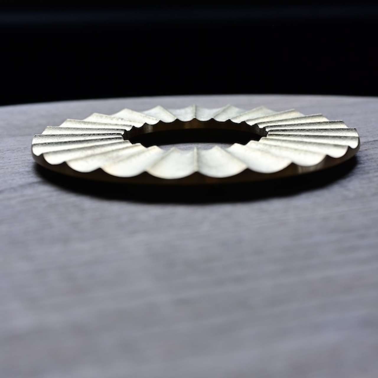 FUTAGAMI　鍋敷き　太陽 :  Brass Pot Mat Sun［2104240000］