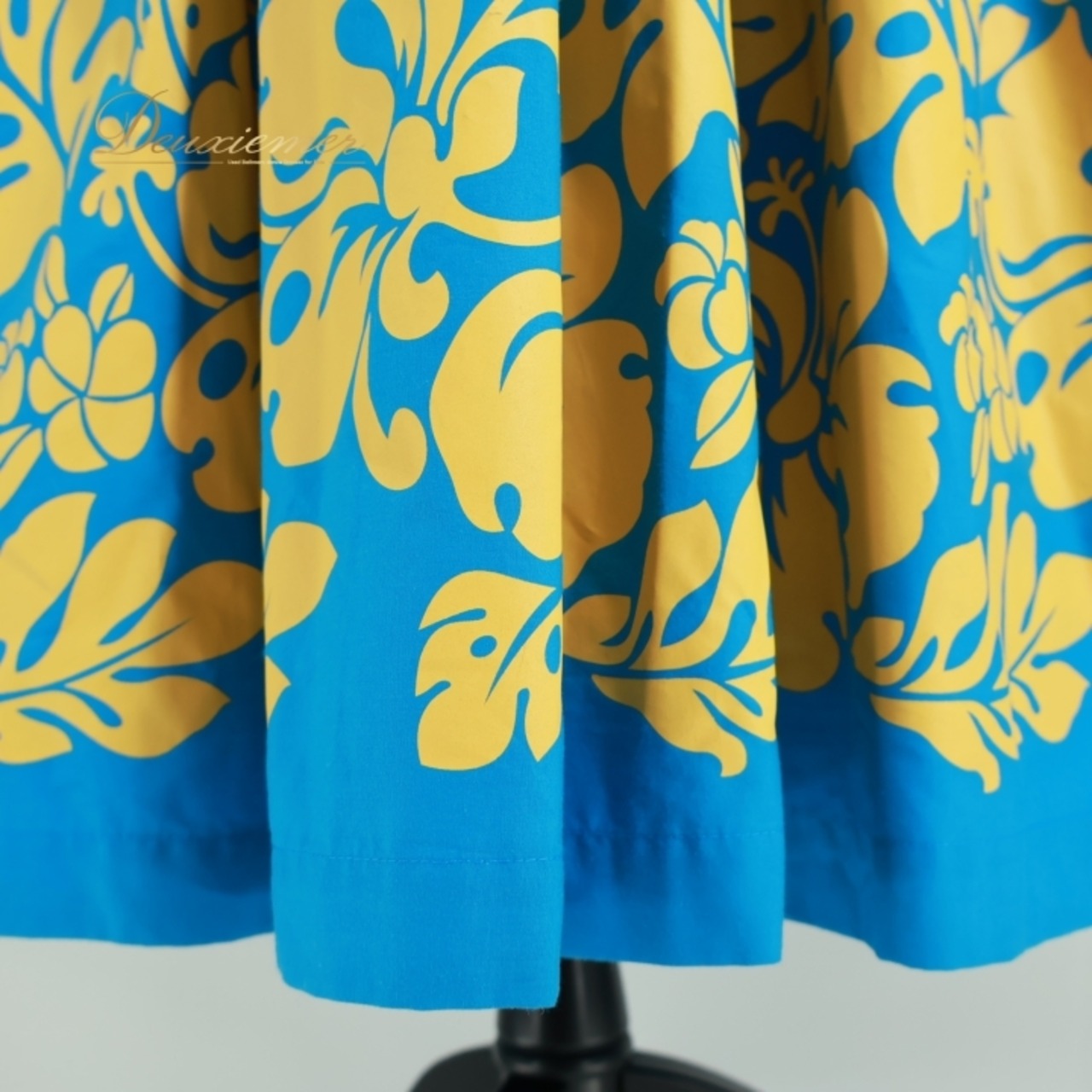 フラダンス 衣装 ワンピース ドレス ブルー系 フラ ダンス 青 黄 ベロア 光沢 プルメリア柄 ハイビスカス柄 モンステラ柄 ハワイアン アロハ 華やか 鮮やか かわいい 花柄 ハワイアンプリント イエロー系