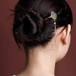 扇子の簪 - 光沢のある七宝焼きの色合いが上品さを際立たせ　K201