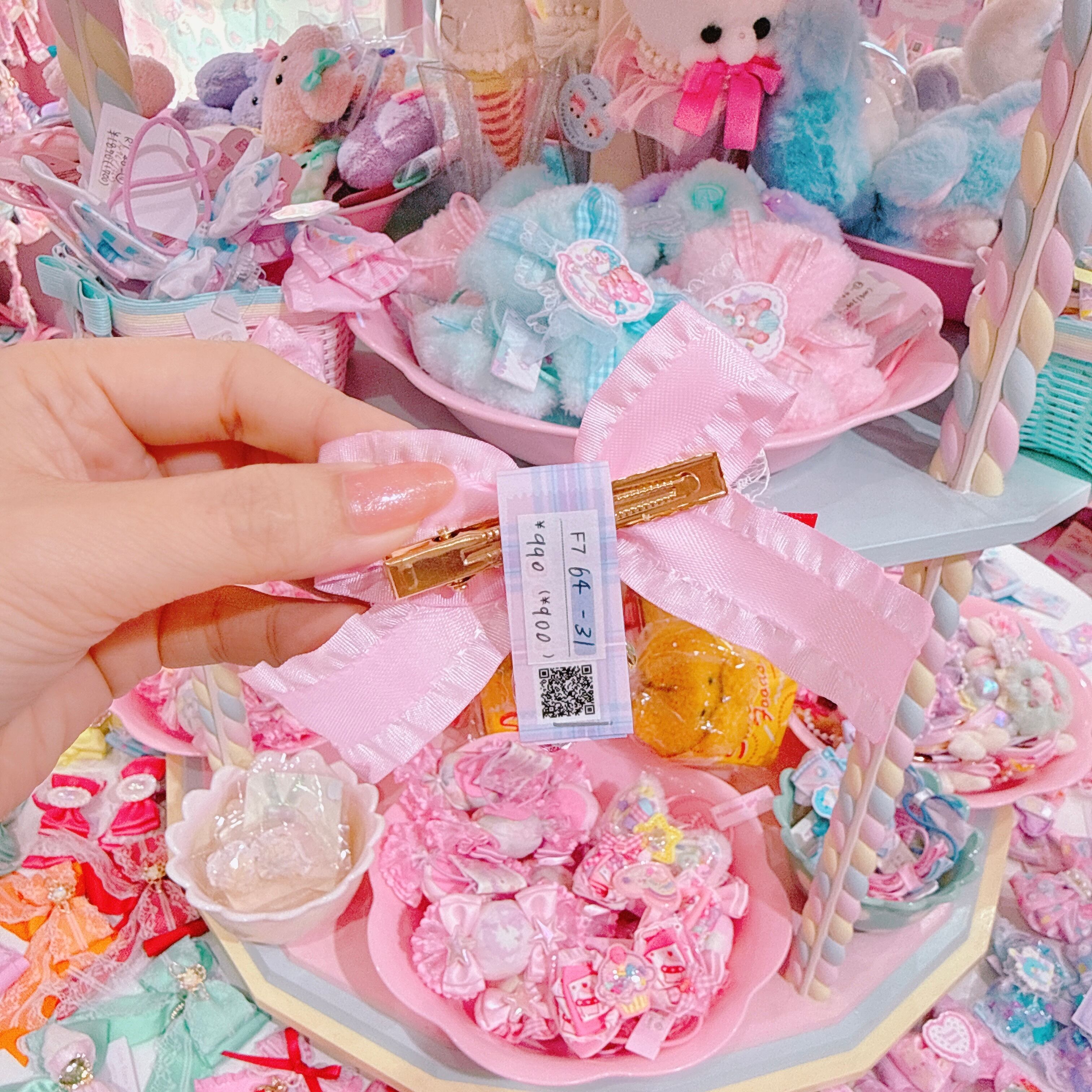 【F7】64-31いちごリボンヘアクリップ