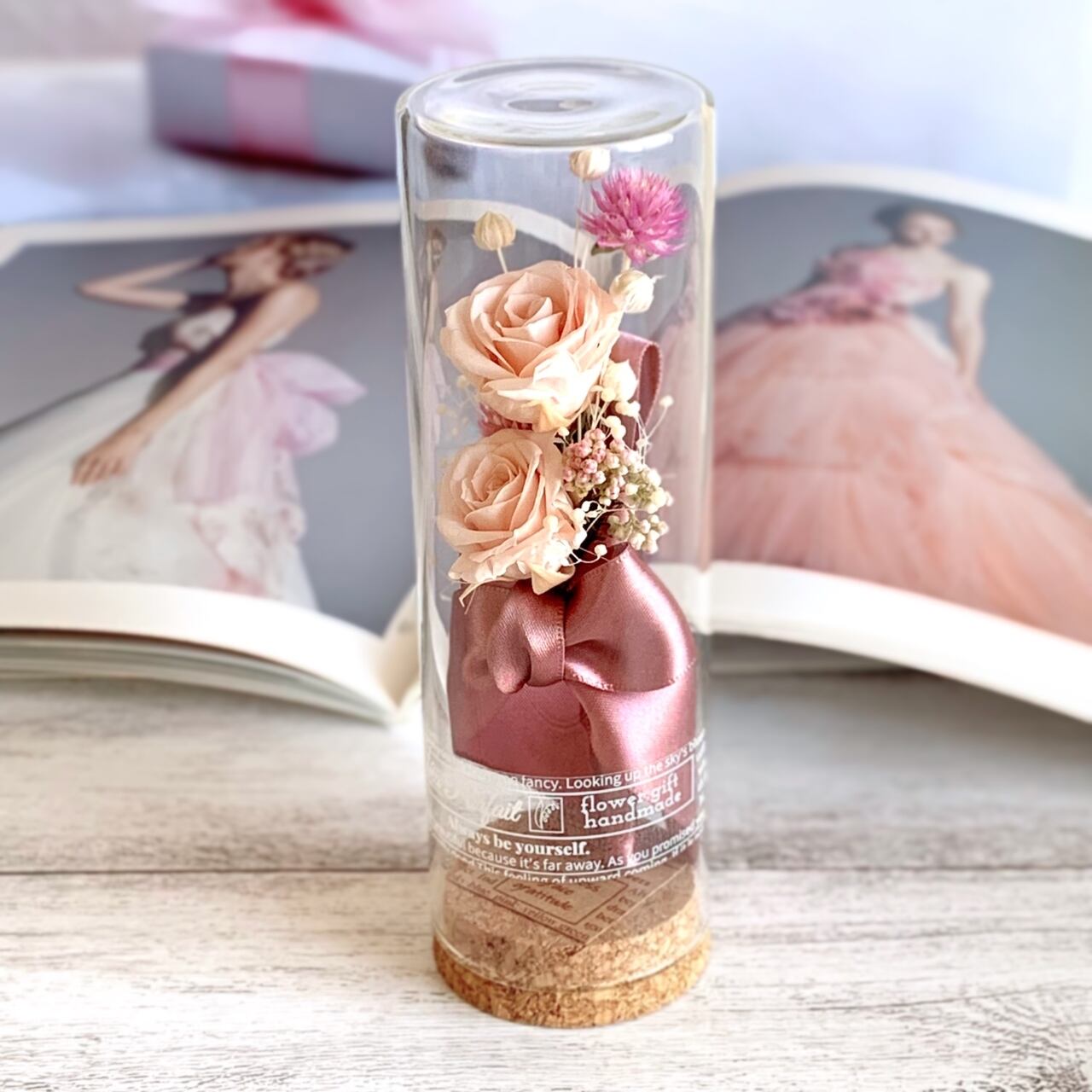 バラ装飾のガラスボトル 大人気】ピンクのバラのボトルフラワー / 花言葉入り 幸福 しとやか