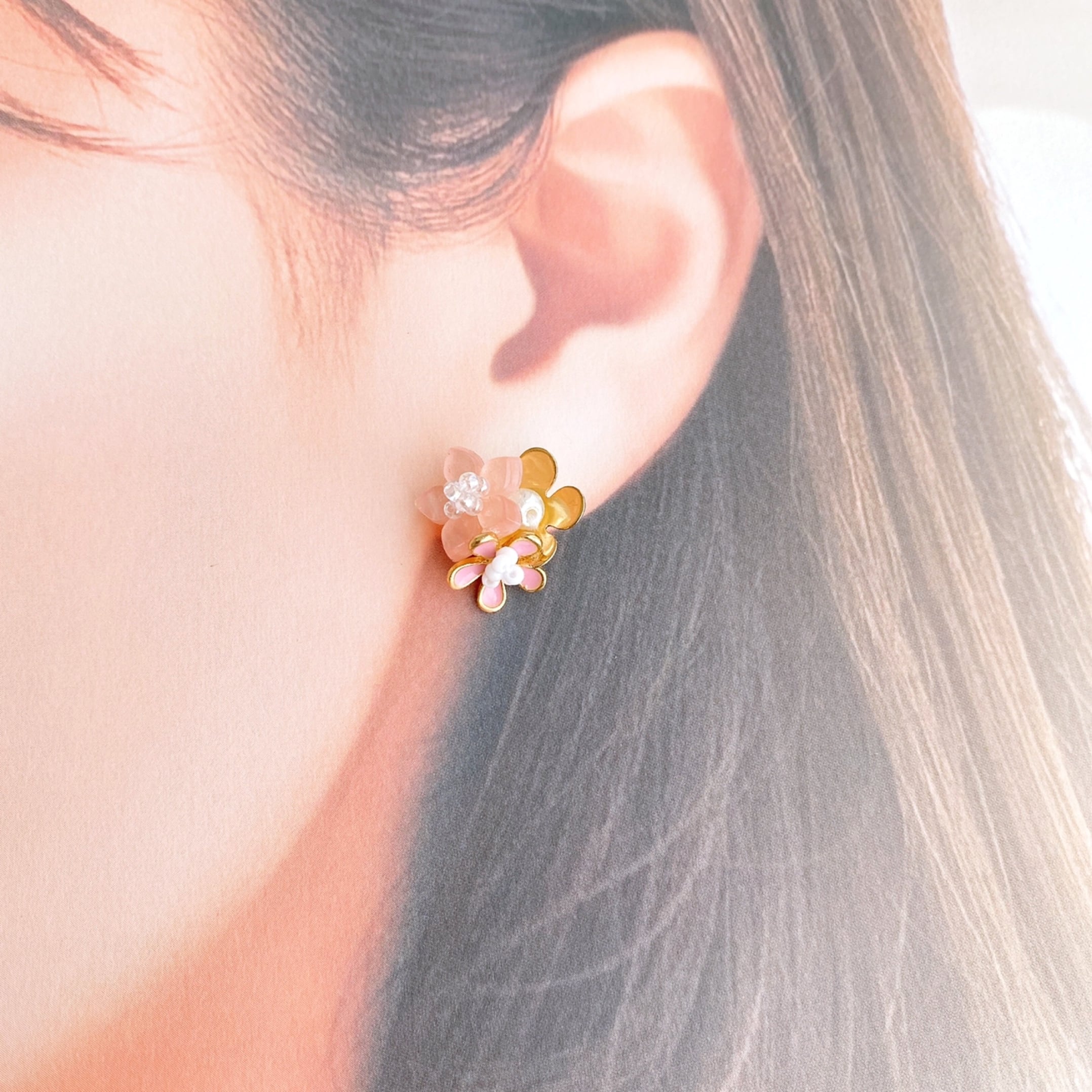 Pink フラワーピアス イヤリング チタン ステンレス 貼るピアス 樹脂