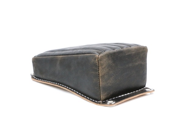 【抽選販売】クラックレザー : 60sトラディション ピリオンパッド［縦タック&ロール］(CBW02)