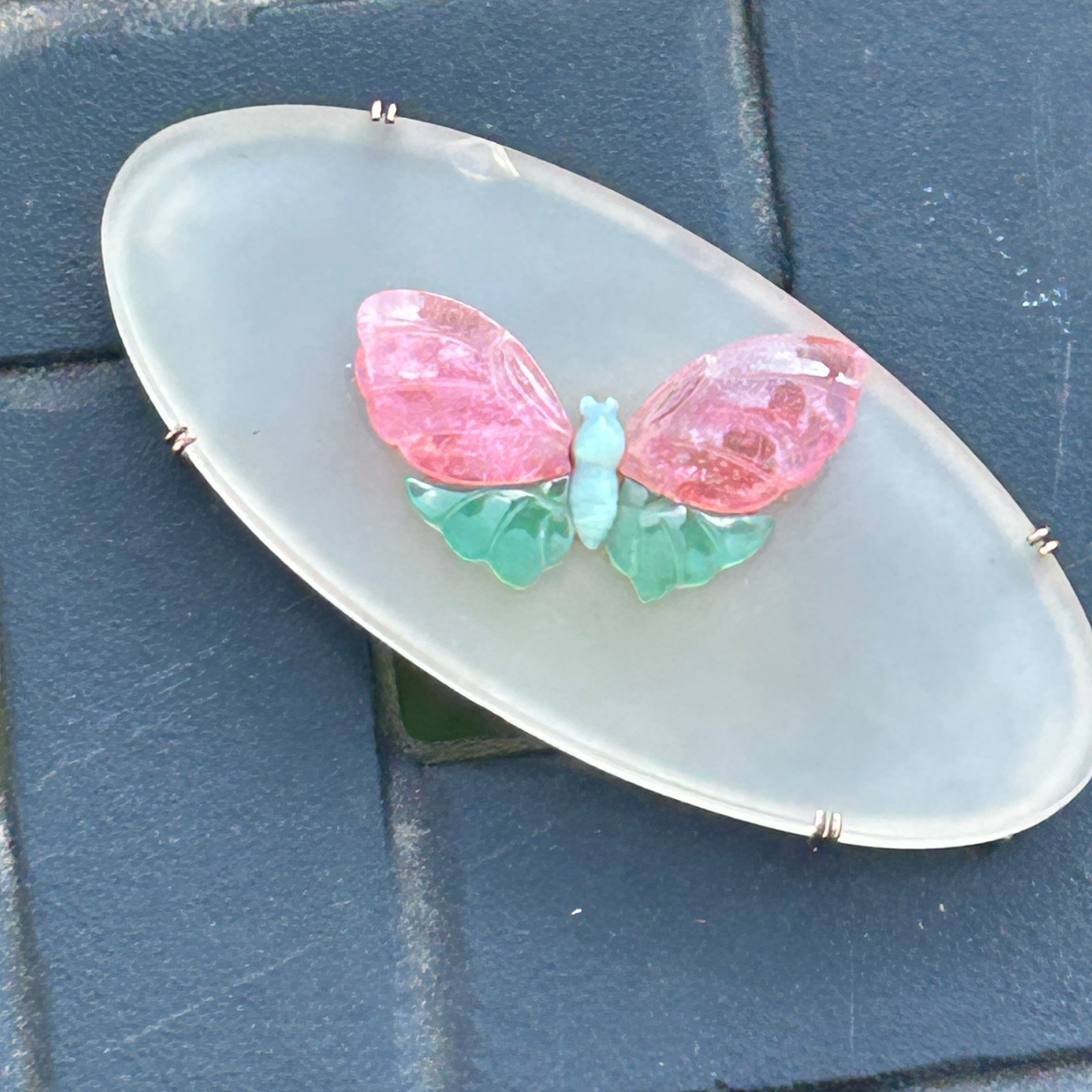 アンティーク　フロスト水晶に蝶の帯留め　難あり現状