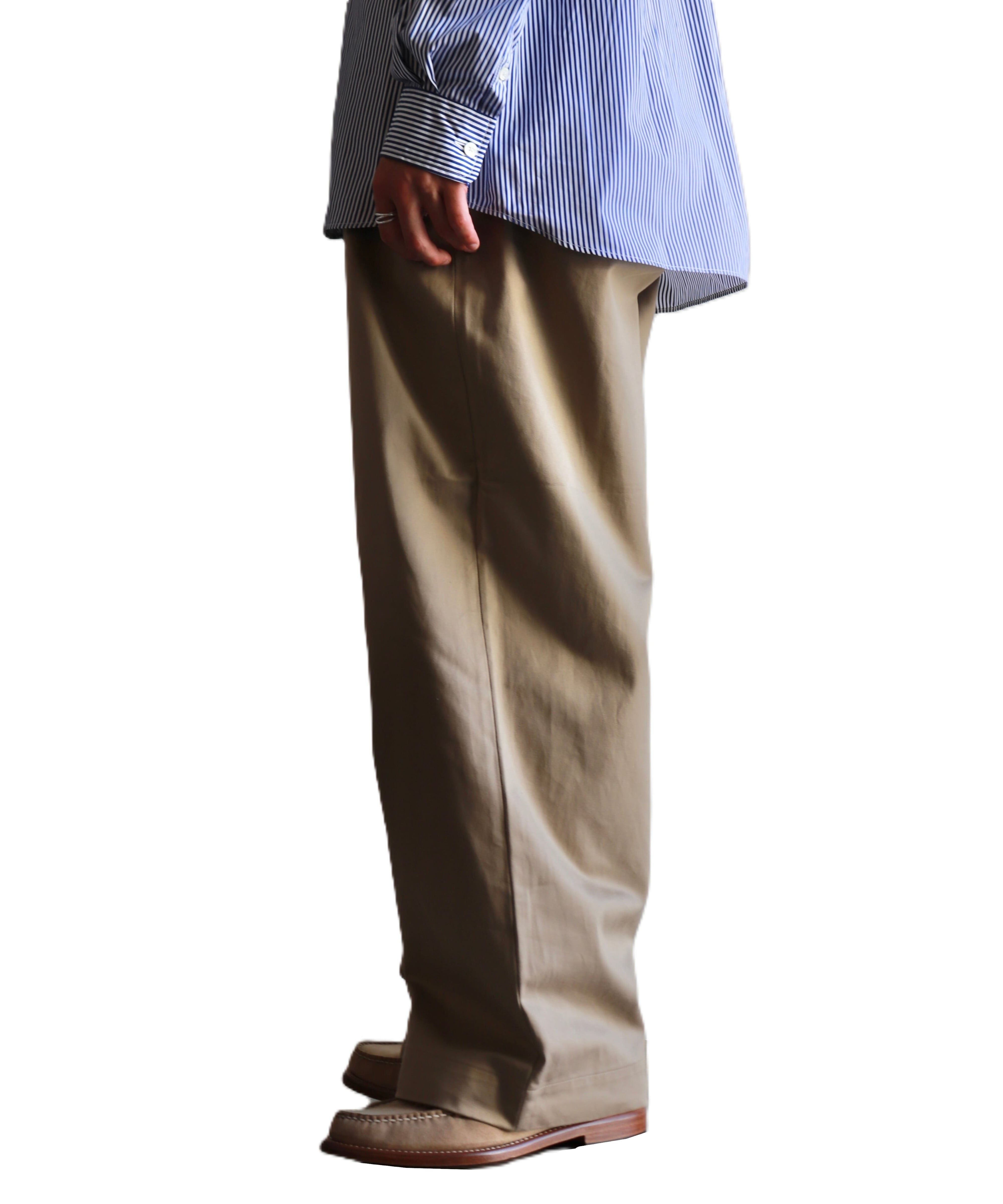 UNIVERSAL PRODUCTS. / NO TUCK WIDE CHINO TROUSERS (CAMEL