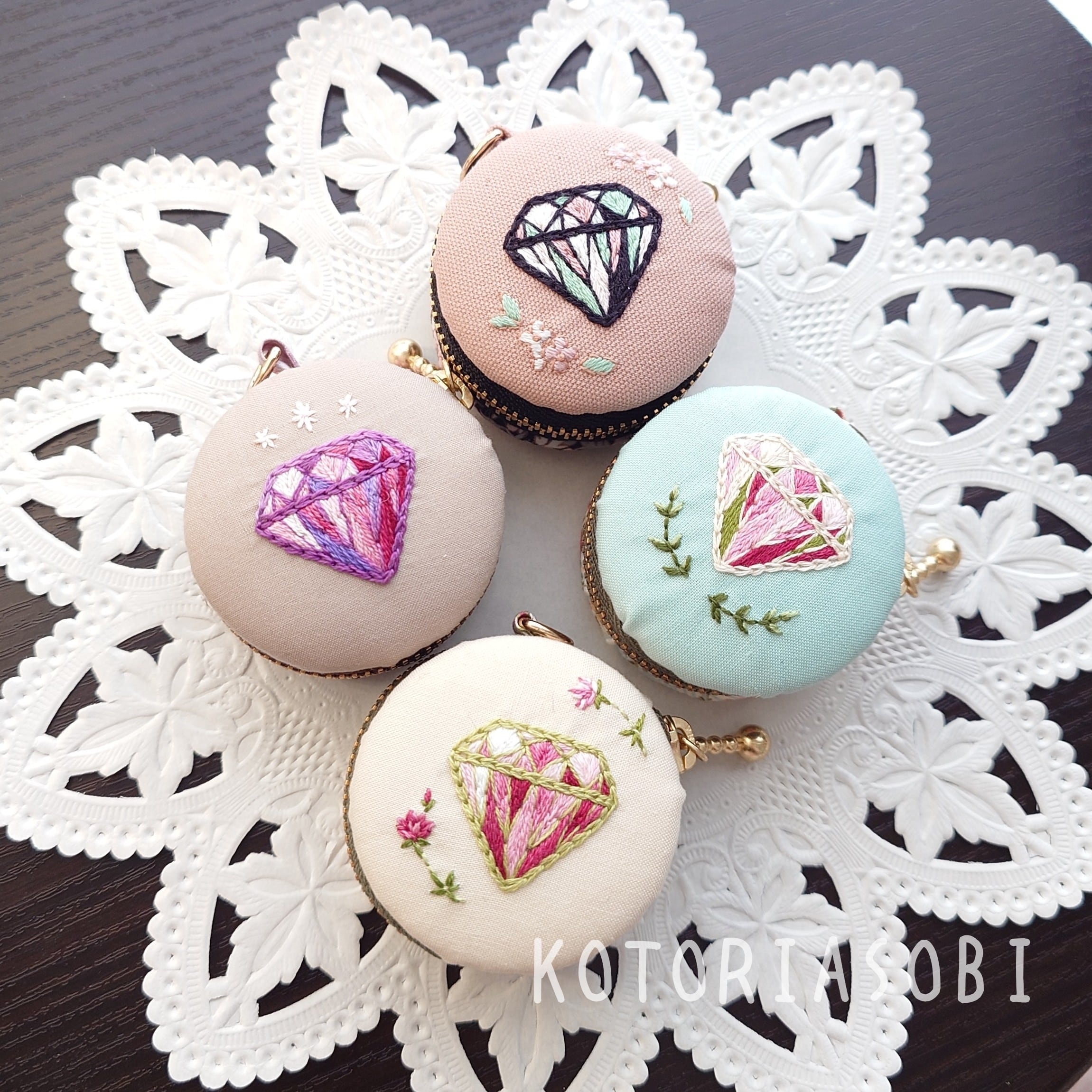 宝石刺繍 | KOTORIASOBI