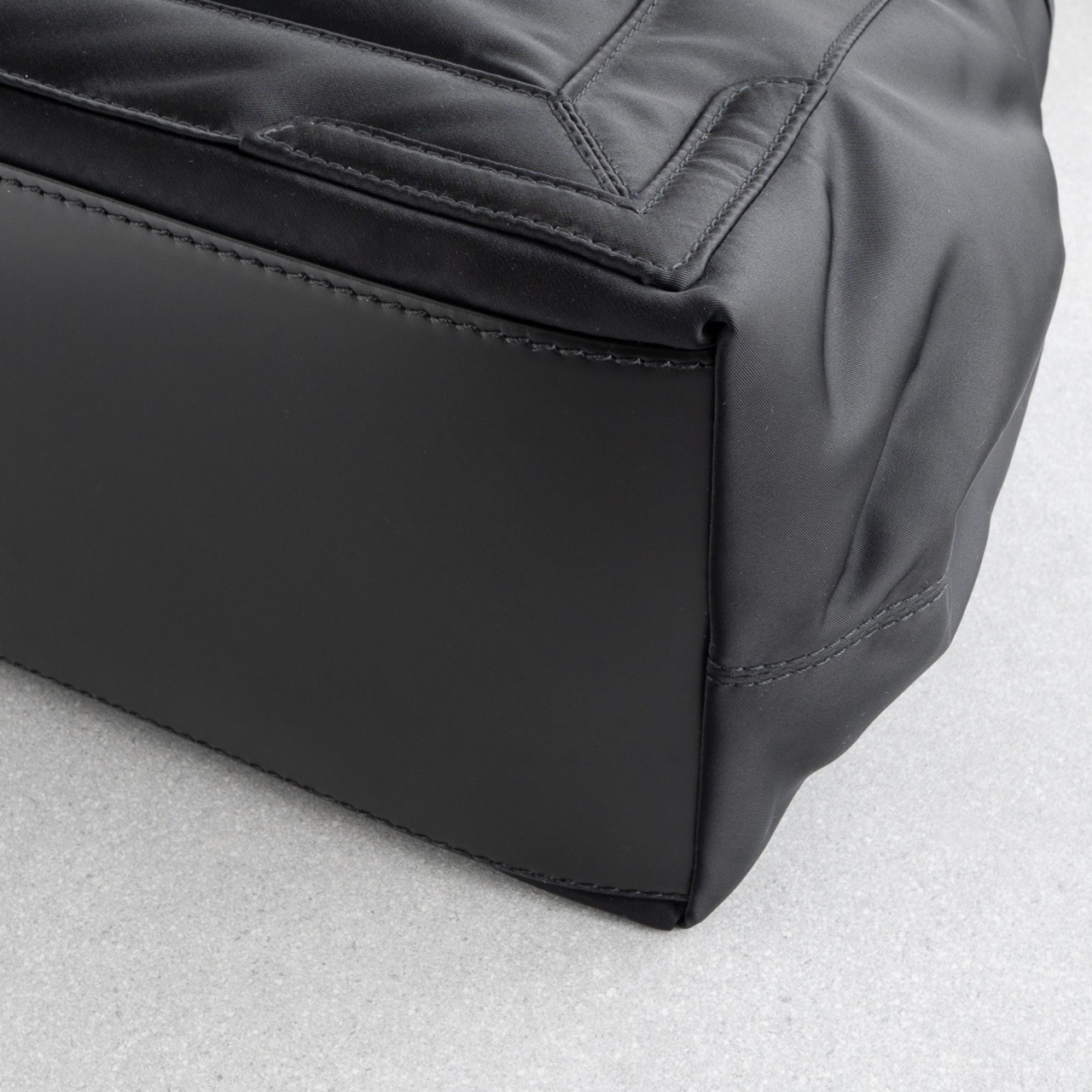 バレンシアガ ネイビーカバス スモール ナイロン ブラック レザー オレンジ