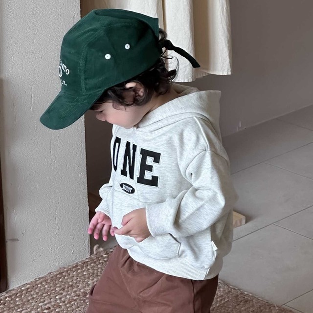 【BABY&KID】英字柄フーディ